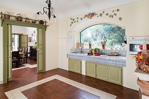 Belvilla by OYO San Ciro Otto