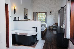 Secluded Oceanfront Apartment