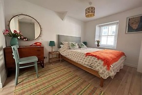 Whirlygig Cottage Near to Penzance Harbour