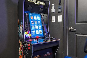 Home 6bed Themed Rooms Game Room Storey Lake