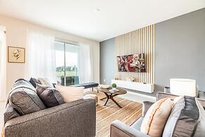 Chic 2bed Condo at Storey Lake Mickey Room
