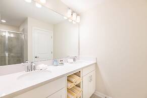 Chic 2bed Condo at Storey Lake Mickey Room