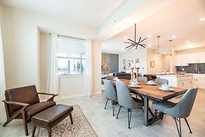 Chic 2bed Condo at Storey Lake Mickey Room