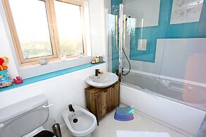Picturesque Family Hideaway Chipping Ongar Essex