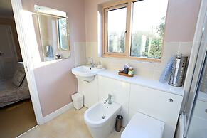 Picturesque Family Hideaway Chipping Ongar Essex