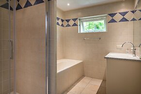 Cozy Holiday Home With Lots of Privacy