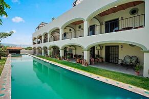 Studio With Salt Water Pool