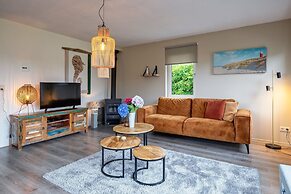 Forest Hideaway With Spa & Beach