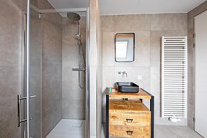 Forest Hideaway With Spa & Beach