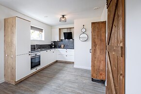 Forest Hideaway With Spa & Beach