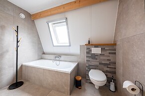 Forest Hideaway With Spa & Beach