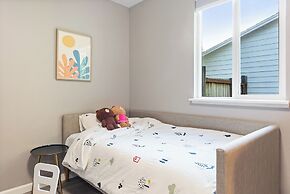 Cheerful Kirkland Home w/AC Big Yard, Walk to Beach