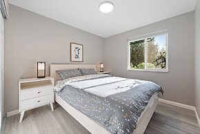Cheerful Kirkland Home w/AC Big Yard, Walk to Beach