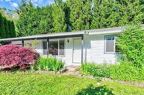 Cheerful Kirkland Home w/AC Big Yard, Walk to Beach