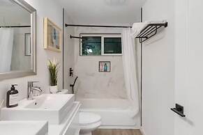 Comfortable Kirkland Home for Family & Remote Work