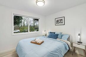 Comfortable Kirkland Home for Family & Remote Work