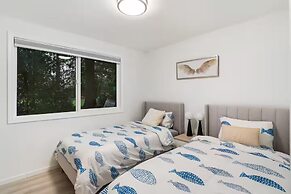 Comfortable Kirkland Home for Family & Remote Work