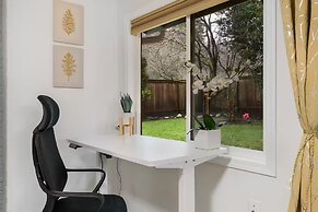 Comfortable Kirkland Home for Family & Remote Work