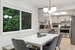 Comfortable Kirkland Home for Family & Remote Work