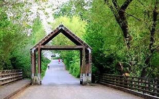 Comfortable Kirkland Home for Family & Remote Work