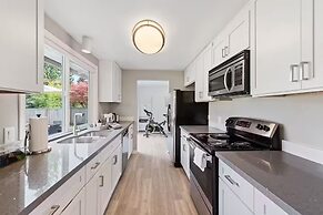 Cozy Bellevue Home for Family/Business Near MS