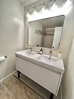 Cozy Bellevue Home for Family/Business Near MS