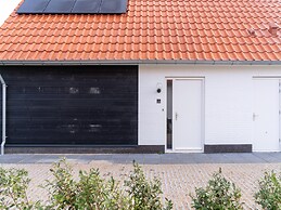 Luxurious Holiday Home With Garden and Parking