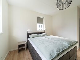 Luxurious Holiday Home With Garden and Parking