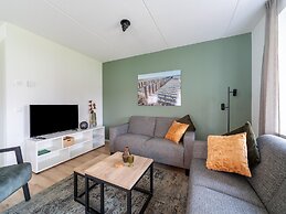 Luxurious Holiday Home With Garden and Parking