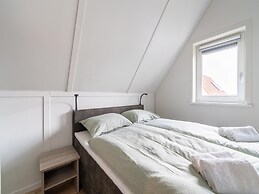 Luxurious Holiday Home With Garden and Parking