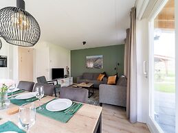 Luxurious Holiday Home With Garden and Parking