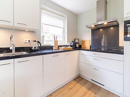 Luxurious Holiday Home With Garden and Parking