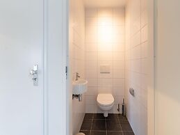 Luxurious Holiday Home With Garden and Parking