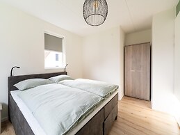 Luxurious Holiday Home With Garden and Parking