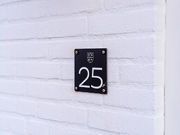 Luxurious Holiday Home With Garden and Parking