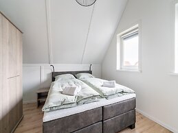 Luxurious Holiday Home With Garden and Parking