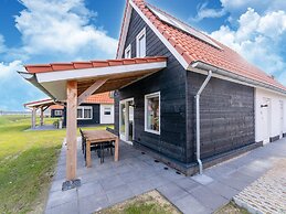 Luxurious Holiday Home With Garden and Parking