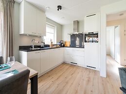 Luxurious Holiday Home With Garden and Parking