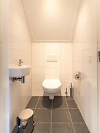 Luxurious Holiday Home With Garden and Parking