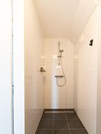 Luxurious Holiday Home With Garden and Parking