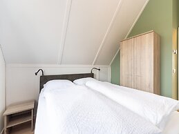 Luxurious Holiday Home With Garden and Parking