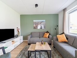 Luxurious Holiday Home With Garden and Parking