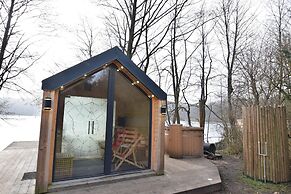 Holiday Home With Sauna and hot Tub, Directly at the Lake