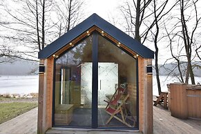 Holiday Home With Sauna and hot Tub, Directly at the Lake