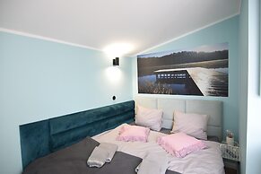 Holiday Home With Sauna and hot Tub, Directly at the Lake