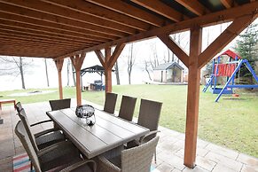 Holiday Home With Sauna and hot Tub, Directly at the Lake