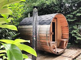 Lavish Holiday Home in Rheezerveen With Wellness