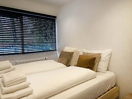 Lavish Holiday Home in Rheezerveen With Wellness