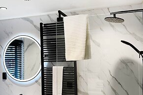 Lavish Holiday Home in Rheezerveen With Wellness