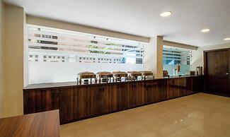 Itsy Hotels Suites Inn